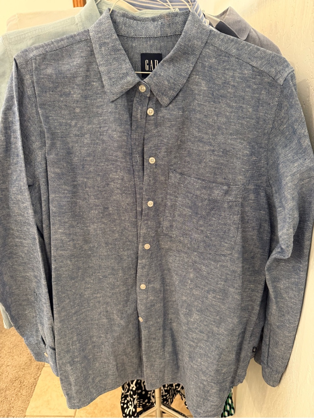 GAP Men's Heathered Light Blue Button-Down Shirt